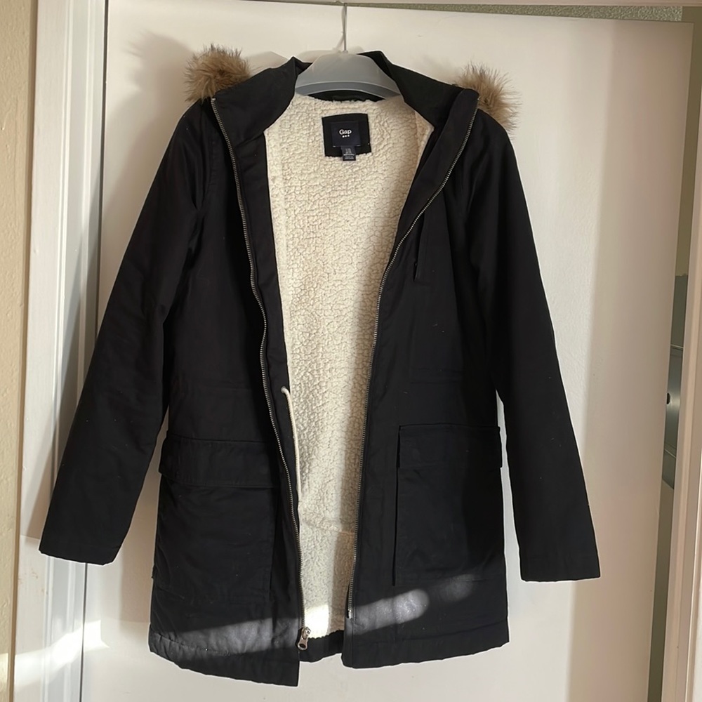 GAP black fleece lined coat with hood and removable faux fur trim size XS